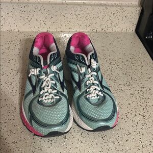 Brooks Women's Athletic Shoes - Teal and Pink